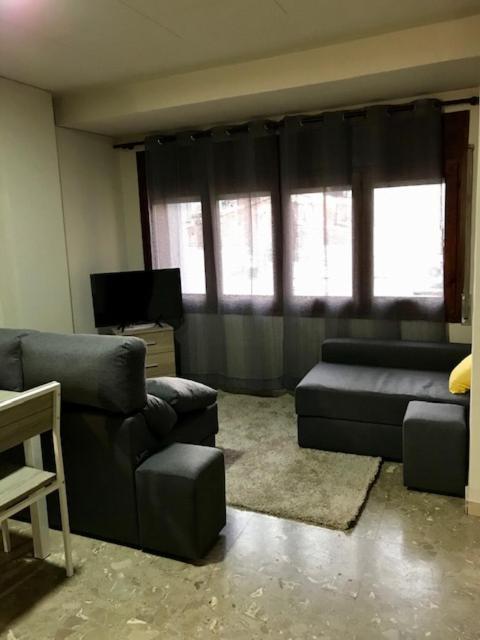 Apartament Encantador Al Centre De Vic Aptgarbi エクステリア 写真