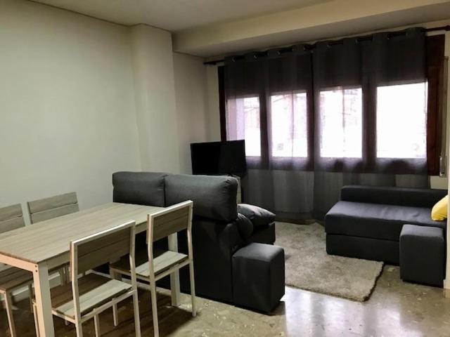 Apartament Encantador Al Centre De Vic Aptgarbi エクステリア 写真